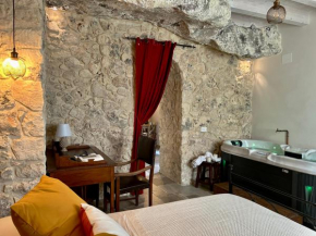 Suite Albanazzo with Jacuzzi near the sandy beach